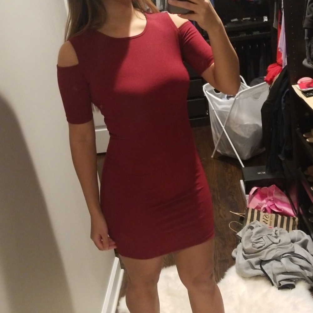 Topshop NWOT cut out shoulder dress